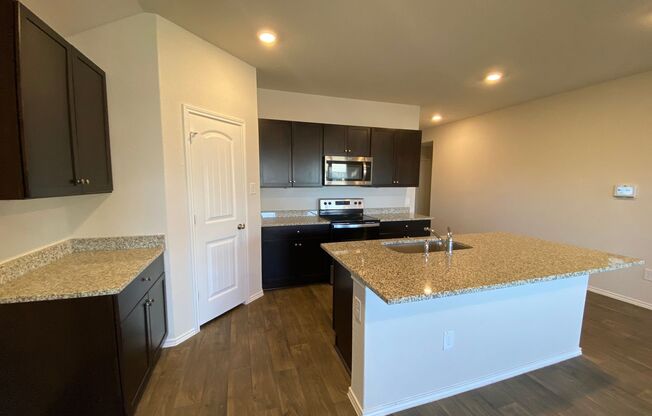4/2/2 in Arroyo Ranch -Seguin/ Community Pool, Playground & Lawn / Seguin ISD. 2 weeks free rent off the first full month.