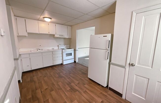 2 beds, 1 bath, $650, Unit Unit B