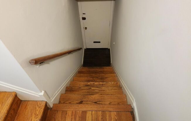 2 beds, 1 bath, 897 sqft, $2,135, Unit E-08