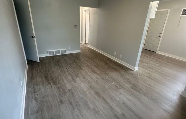 7230 W Lakefield