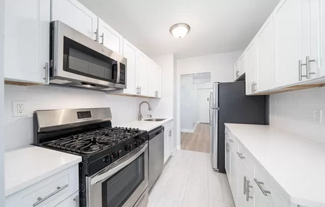 1 bed, 1 bath, $2,600, Unit AEE