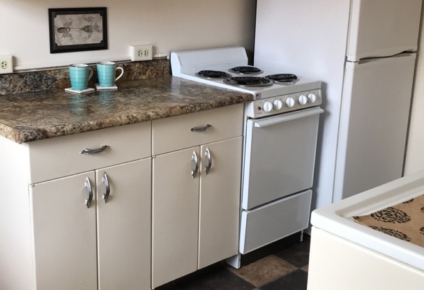 2 beds, 1 bath, 740 sqft, $735, Unit 1300-1702
