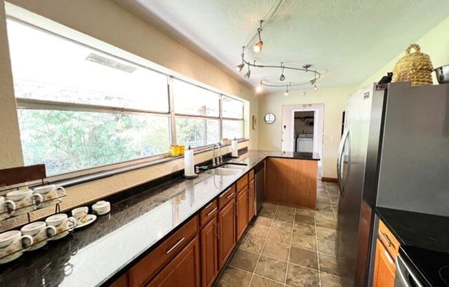 3 beds, 2 baths, $3,300