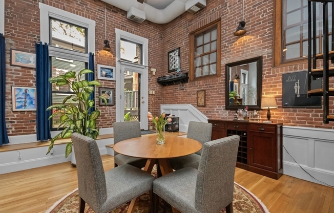 28 SEAVERNS AVE