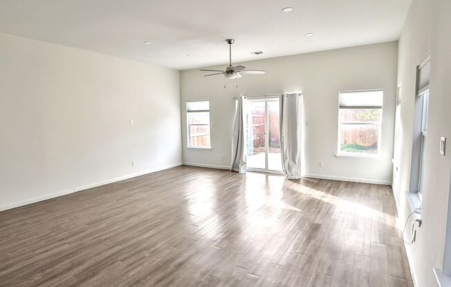 Beautiful Townhome!