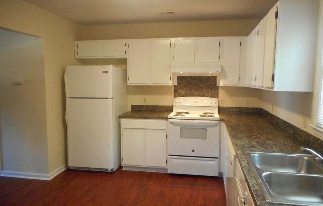 2 beds, 1.5 baths, $1,300, Unit 108