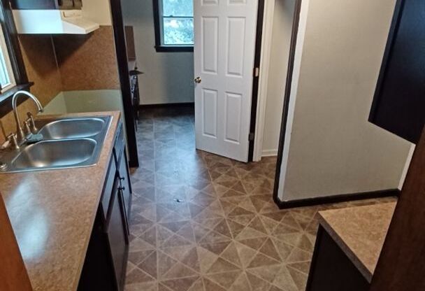 3 beds, 1 bath, $1,300