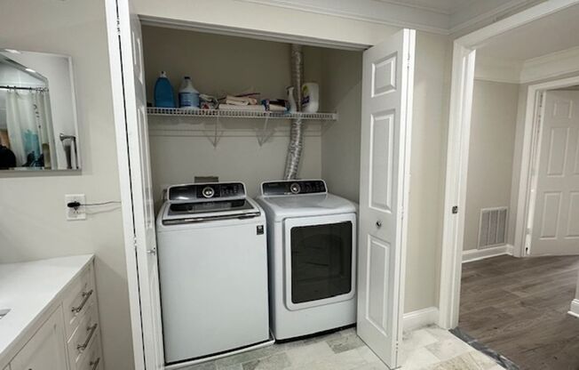 2 beds, 1 bath, $2,125, Unit # 201