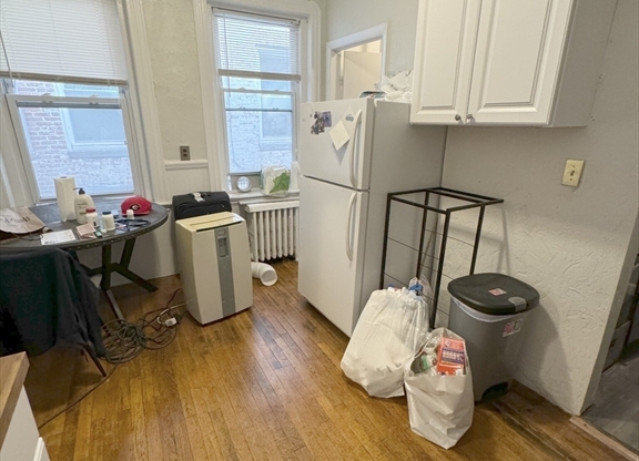 2 beds, 1 bath, $2,550, Unit 2