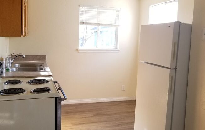 2 beds, 1 bath, 735 sqft, $1,050, Unit A2