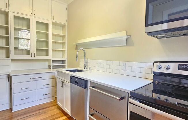 1 bed, 1 bath, $1,195, Unit 11