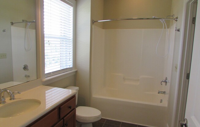 Beautiful 2 Bed/ 2.5 Bath Townhome in Legacy Village, Mooresville