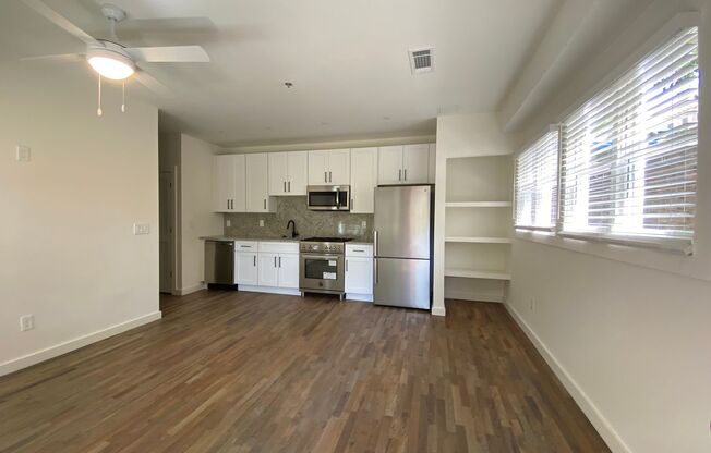 2 beds, 1 bath, 630 sqft, $2,145, Unit 011