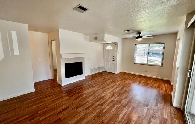 Newly Renovated 2B/2BA Condo in Mira Mesa!