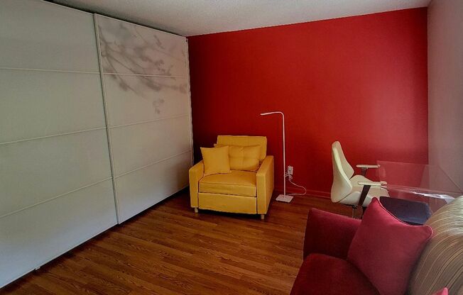 2 beds, 1.5 baths, $1,900
