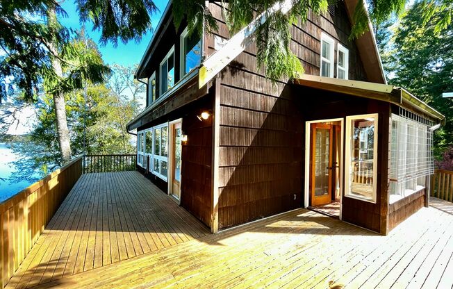 Spectacular Olympic Mountain and Hood Canal Views from Poulsbo Waterfront Home!