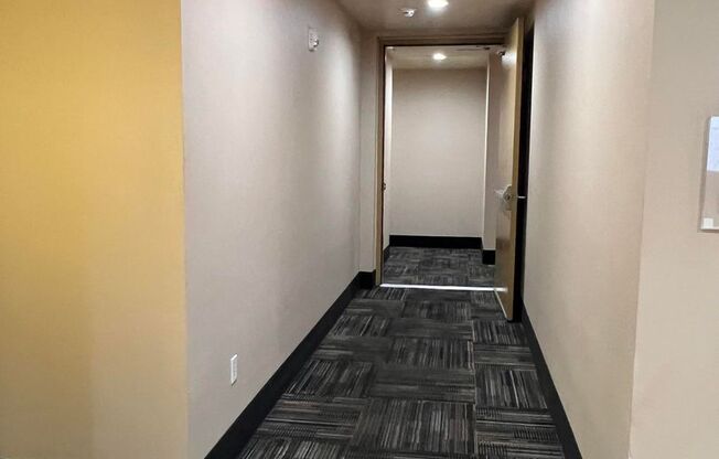 2 beds, 2 baths, 1,155 sqft, $1,395, Unit 39 E Agate Ave #402
