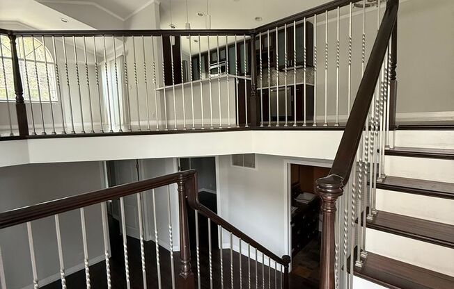3 bed, 2 1/2 bath Townhome located in Chatsworth