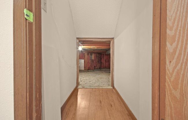 3 Bed 2 Bath unit Close to Downtown