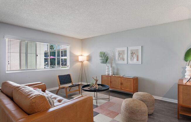 2 beds, 1 bath, 950 sqft, $2,795, Unit 4720-27