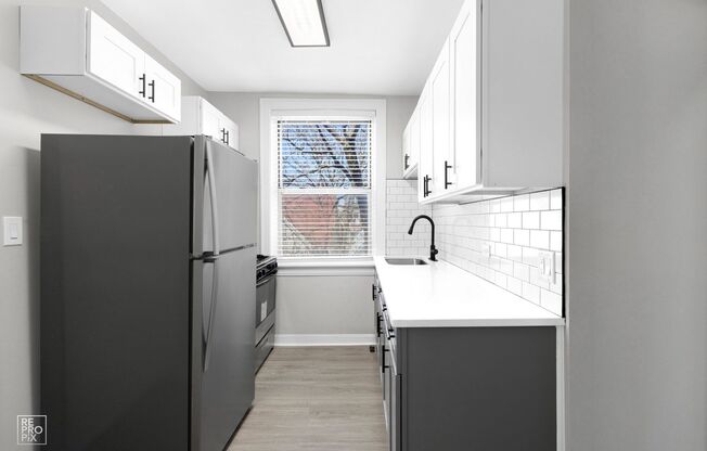 7706 South Coles
