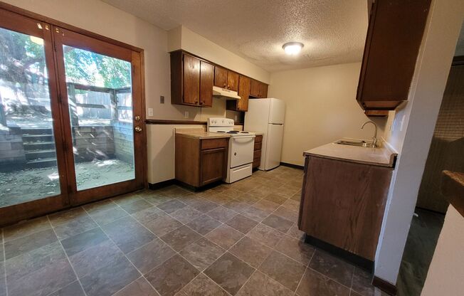 3 beds, 1 bath, $1,245