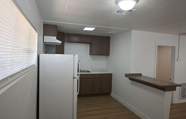 JUST REMODELED! one bedroom apartment - Downtown - 1610 Marlin Ave- NO PETS