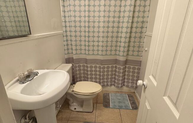 2 beds, 1 bath, $600