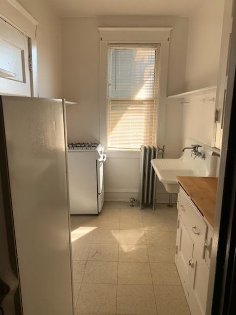 2 beds, 1 bath, $1,200, Unit 2125 E Kenwood Blvd I, Milwaukee, WI 53211