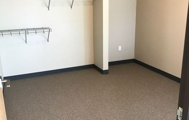 2 beds, 1 bath, 852 sqft, $1,400, Unit 1-205E