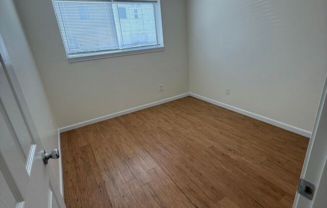 2 beds, 1 bath, 705 sqft, $765, Unit 837-Unit 2