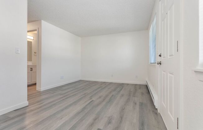 2 beds, 1 bath, 800 sqft, $1,740, Unit Unit 12