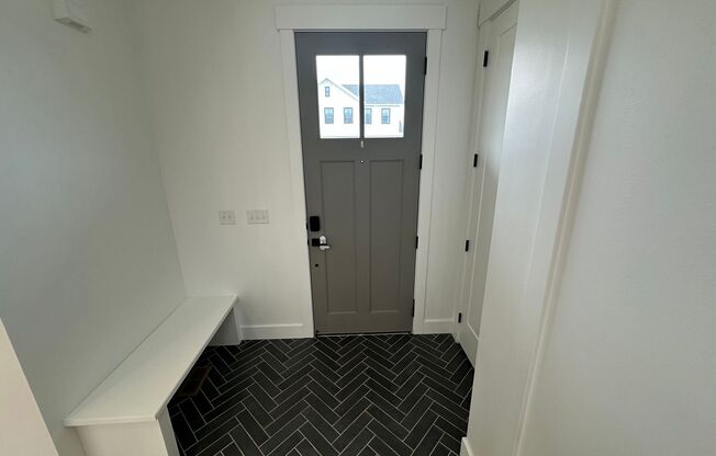 Gorgeous 5 Bed 3.5 Bath Home at Daybreak Island