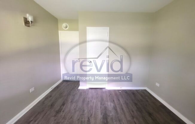 2 beds, 1 bath, 752 sqft, $995, Unit 1300-7