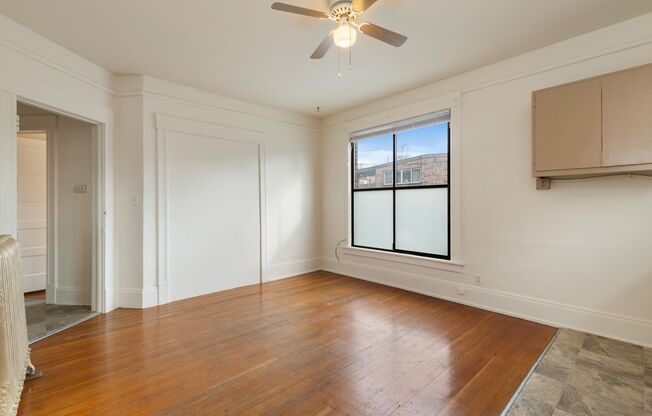 1 bed, 1 bath, 460 sqft, $1,200, Unit 321