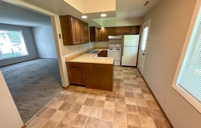 2 beds, 1 bath, $860, Unit 4227