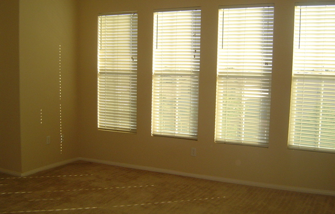 2 beds, 1 bath, $1,750, Unit # 2093