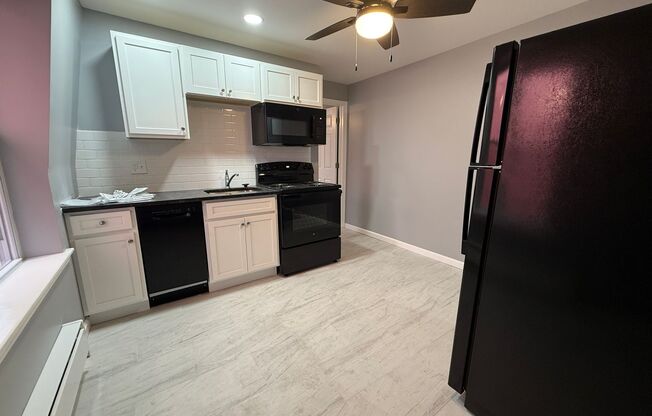 1 bed, 1 bath, $1,095, Unit 6