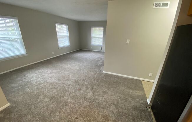 2 beds, 1 bath, 1,000 sqft, $1,365, Unit 11