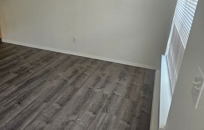 2 beds, 1 bath, 700 sqft, $1,200, Unit 221