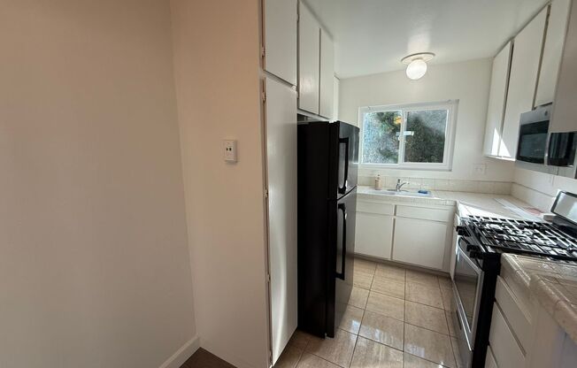 1 bed, 1 bath, 700 sqft, $2,300, Unit 5