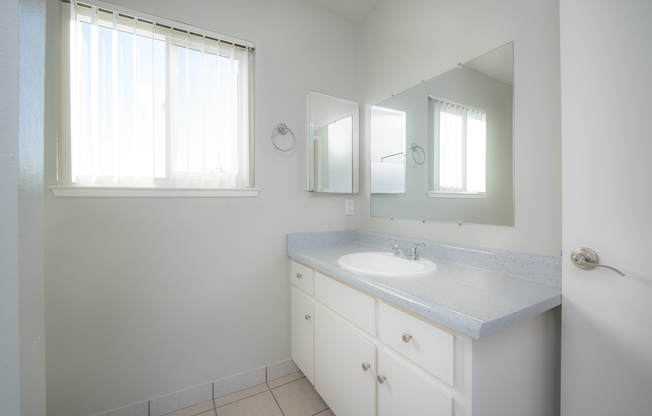 Oliva UNIT#24 bath (2)