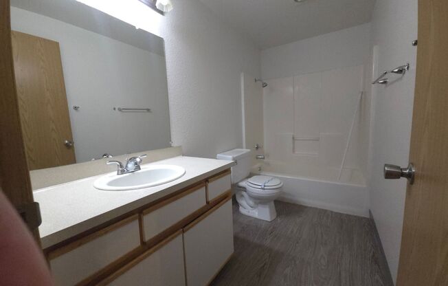 2 beds, 1 bath, 875 sqft, $1,450, Unit 127-58