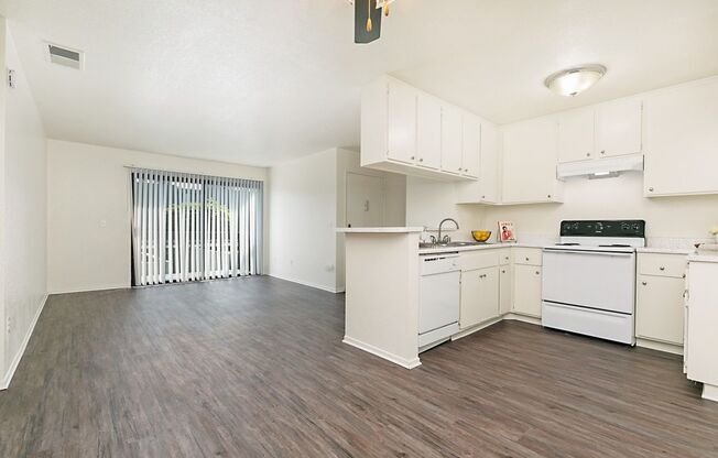 1 bed, 1 bath, 799 sqft, $2,000, Unit 117