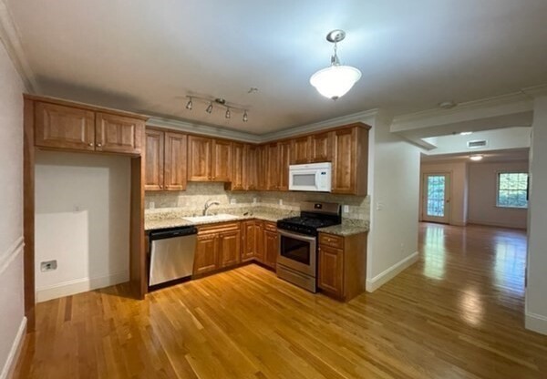 255 Winter St Unit 307