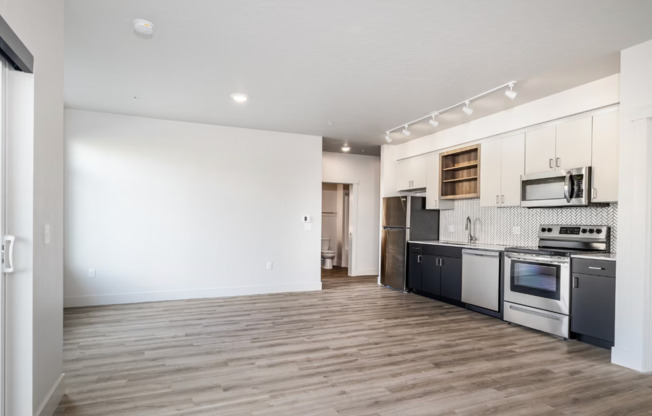 2 beds, 2 baths, 840 sqft, $1,399, Unit 5518-306