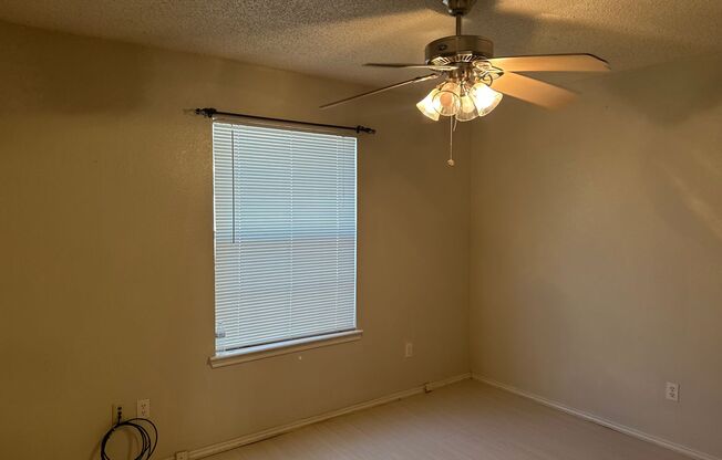 3 beds, 2 baths, $1,295