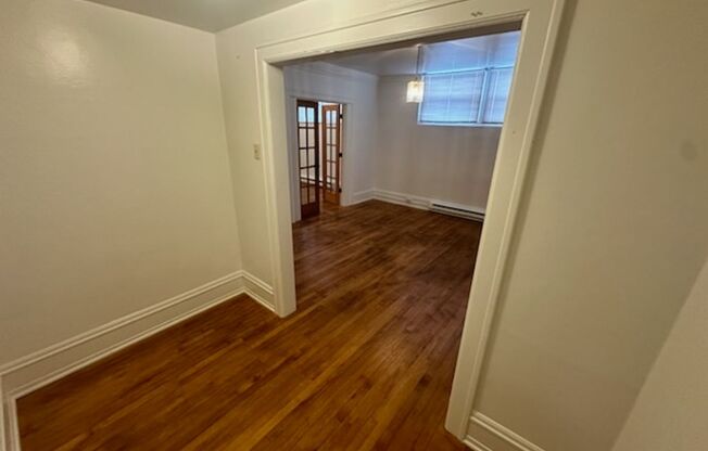 2 beds, 1 bath, 914 sqft, $1,235, Unit C01
