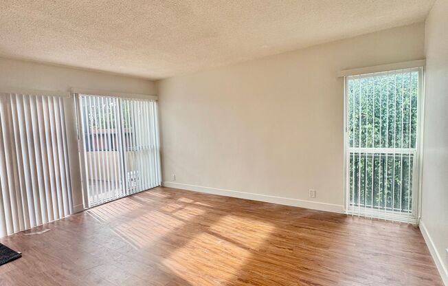 Huge 1 bedroom with Large patio. Must See
