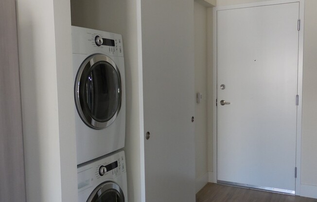Studio, 1 bath, 430 sqft, $1,795, Unit 609
